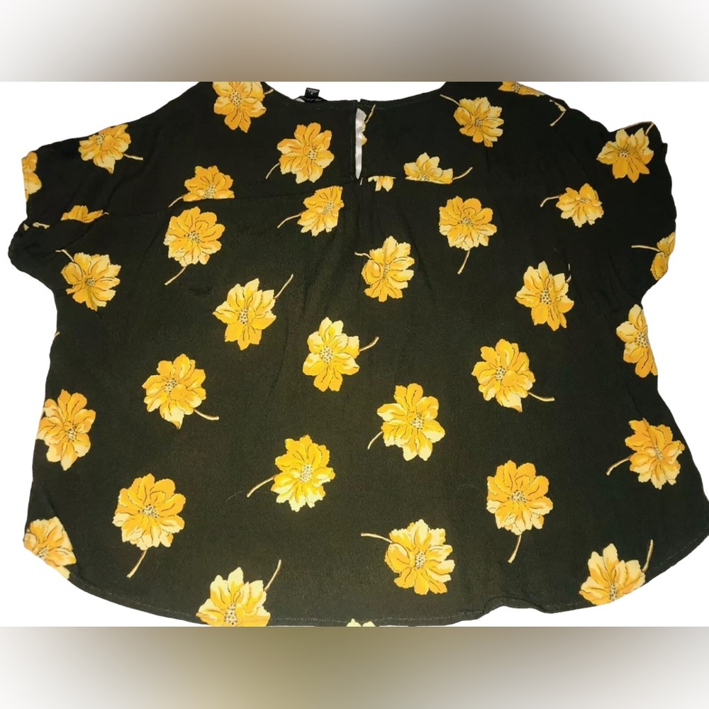 MADEWELL Black with yellow floral design short sleeved top. Size: Medium